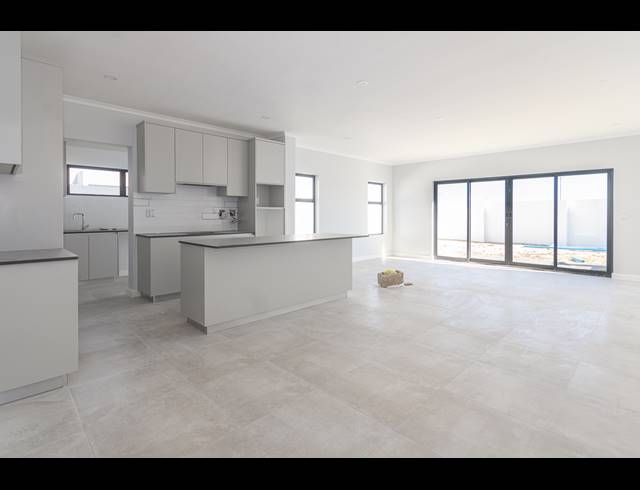 4 BEDROOM FREEHOLD FOR SALE IN SANDOWN